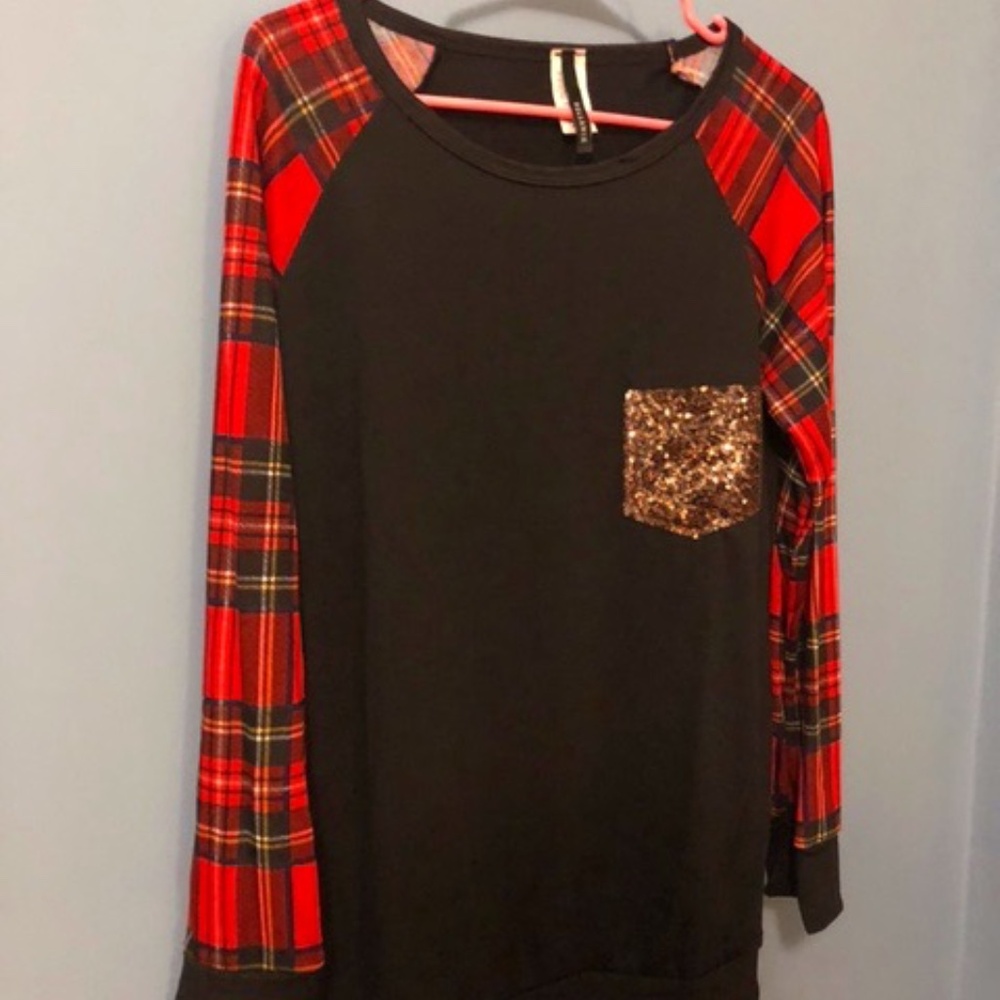 Thin sweater with plaid details